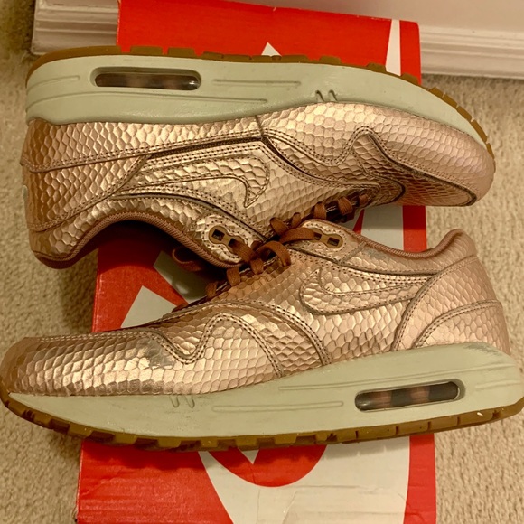 NIKE ROSE GOLD AIRMAX 1 CUT OUT PRM - Picture 3 of 8